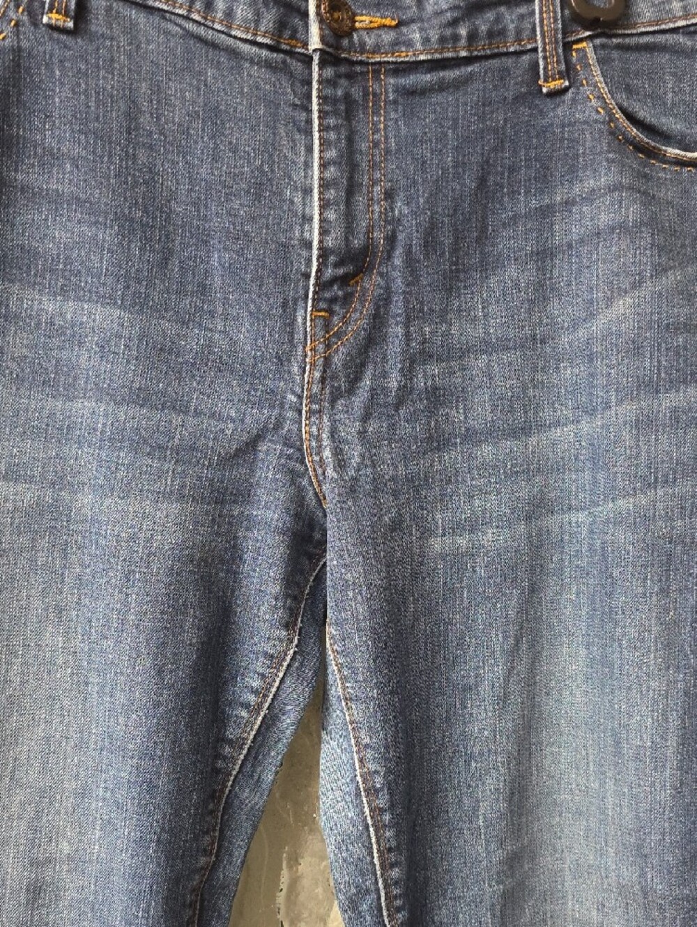 Vintage Levi's Y2K 590 Bootcut In Medium Wash Denim with Gold Stitching - Picture 3 of 14